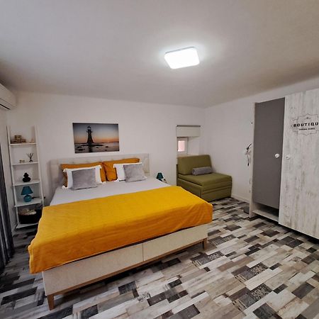 Villa Kuca Za Odmor Eni **** à Šibenik Extérieur photo