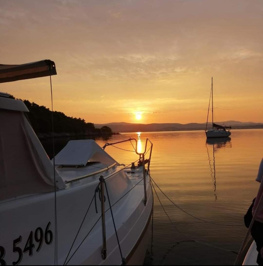 Villa Kuca Za Odmor Eni **** à Šibenik Extérieur photo