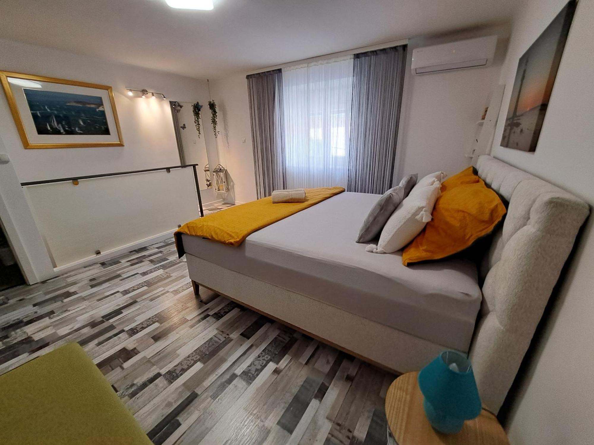 Villa Kuca Za Odmor Eni **** à Šibenik Extérieur photo