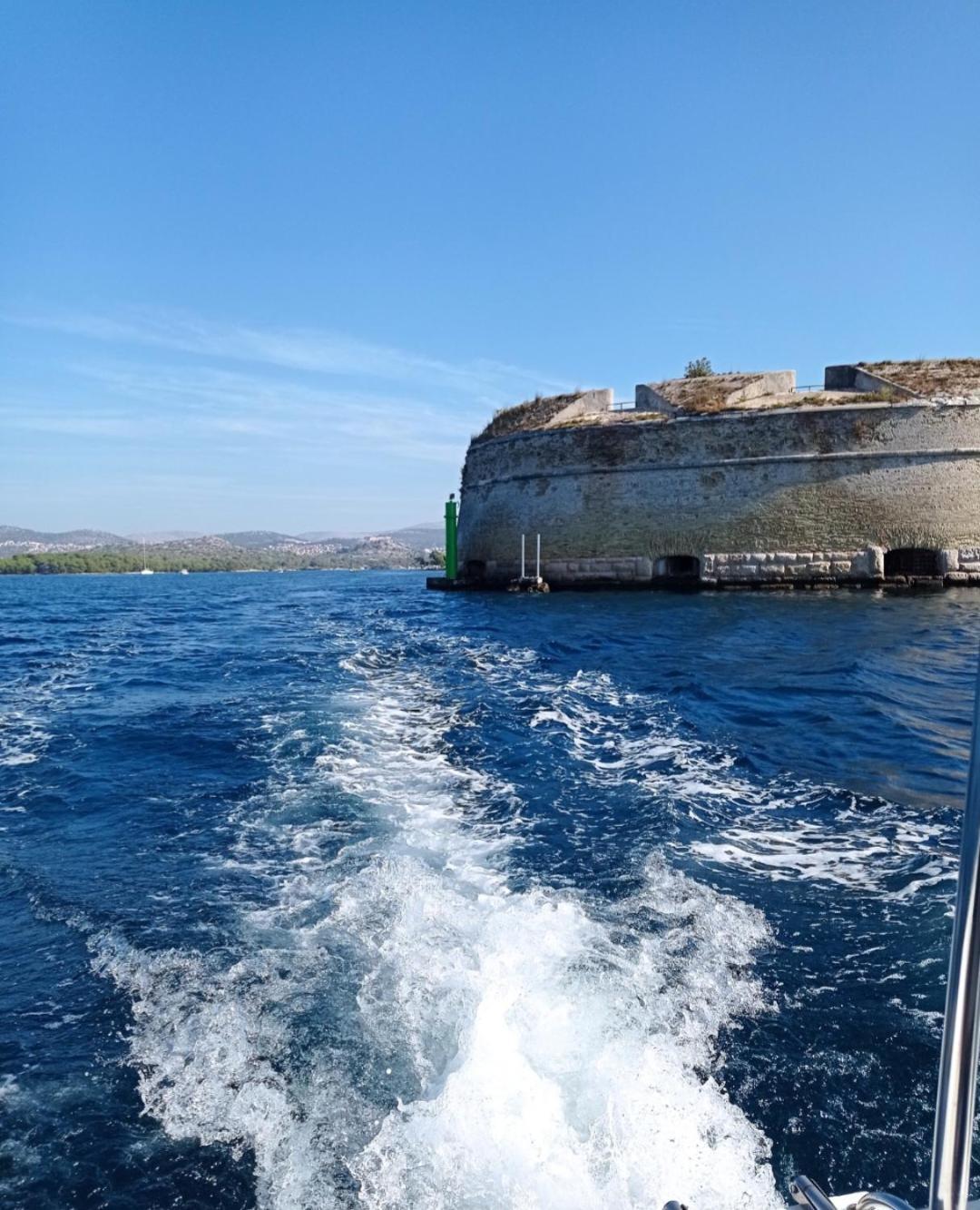 Villa Kuca Za Odmor Eni **** à Šibenik Extérieur photo