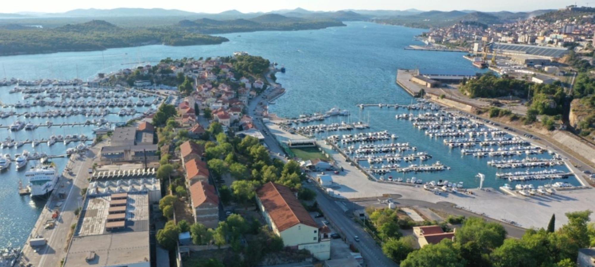 Villa Kuca Za Odmor Eni **** à Šibenik Extérieur photo