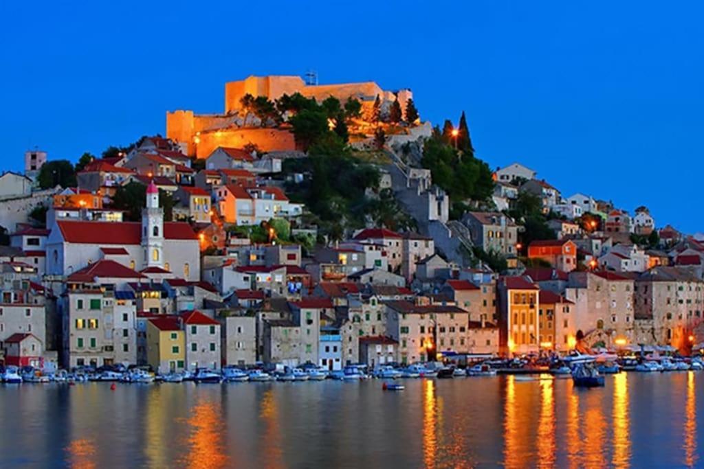Villa Kuca Za Odmor Eni **** à Šibenik Extérieur photo