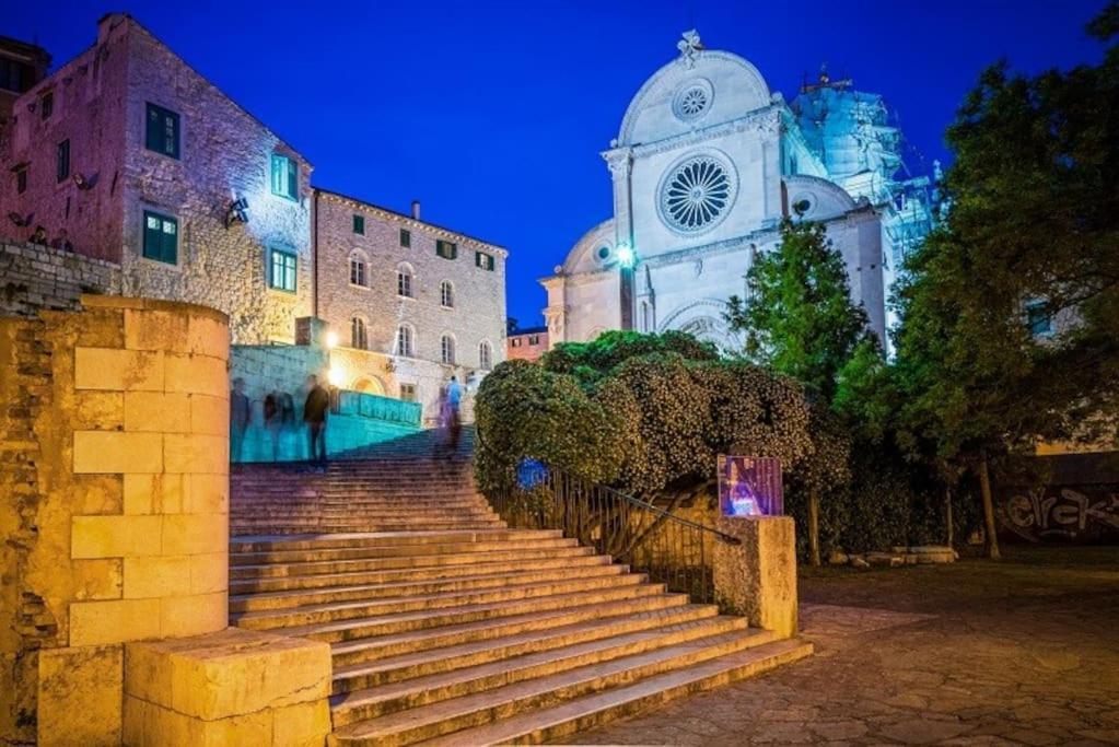 Villa Kuca Za Odmor Eni **** à Šibenik Extérieur photo
